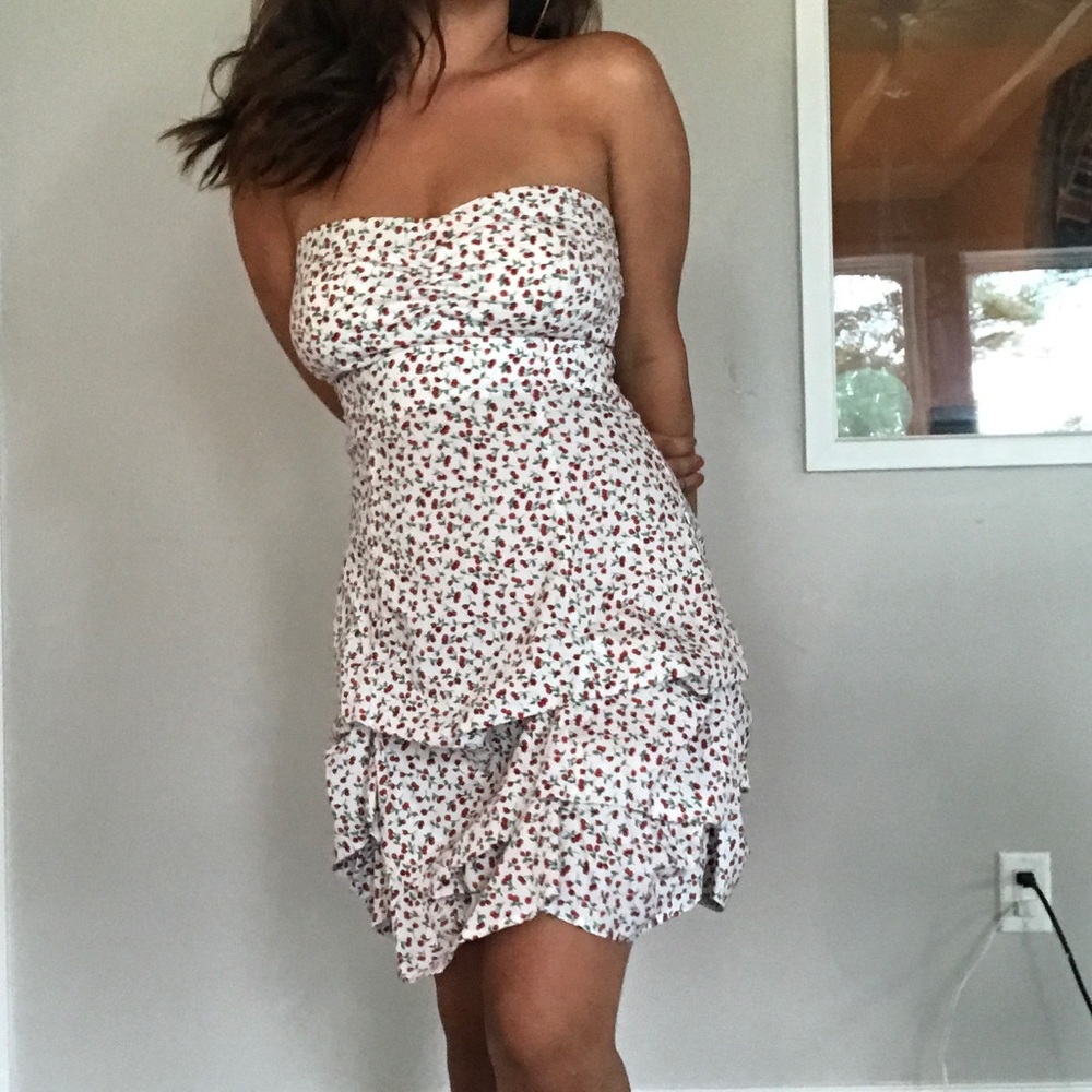 White strapless dress with cherry print